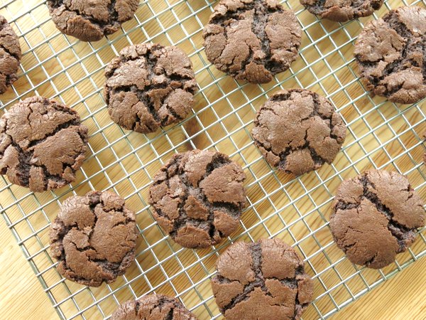 molten lava cookies on cooling rack