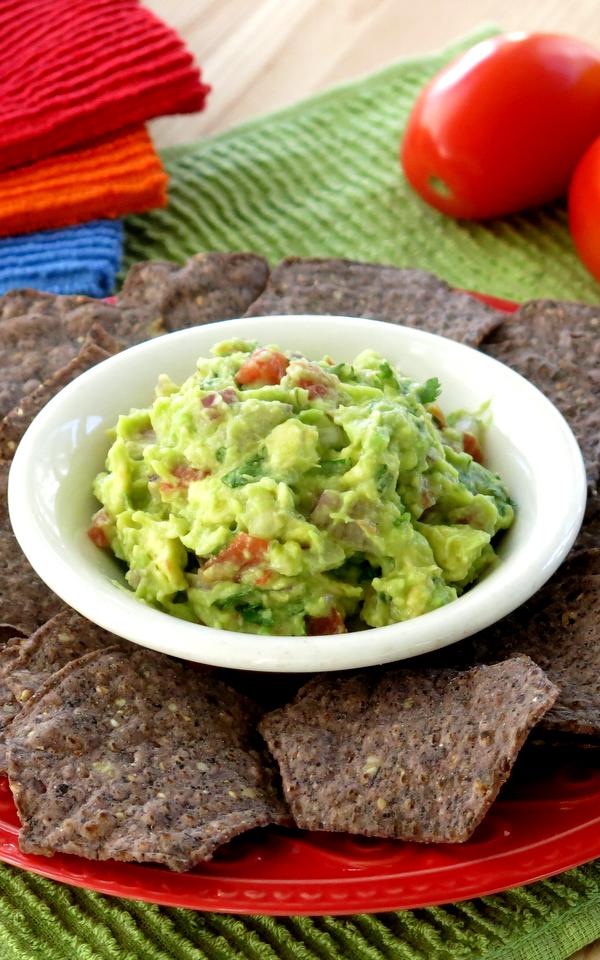 Simple Guacamole Dip Recipe - An Easy Tutorial - The Dinner-Mom