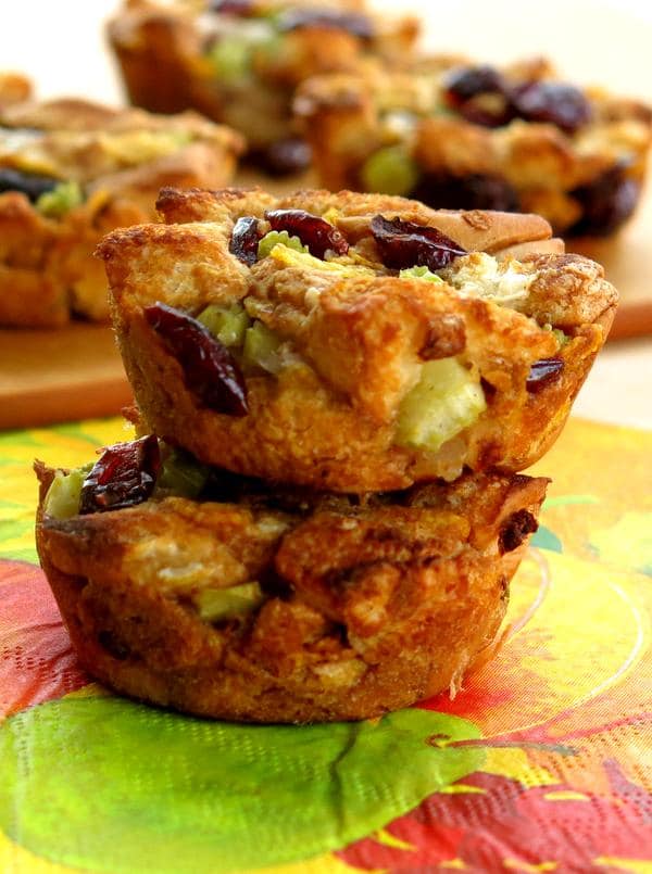 Stuffing Muffins with Apple, Cranberry and Onions - The Dinner-Mom