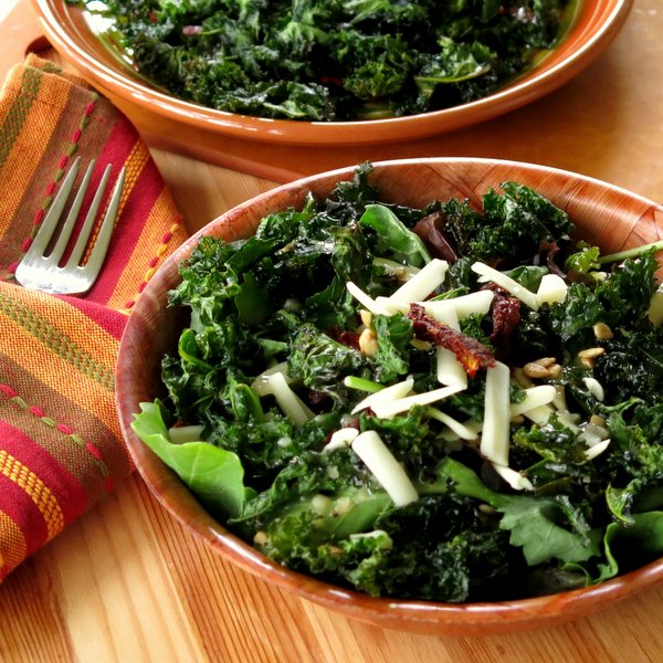 Crispy Kale Chips Salad