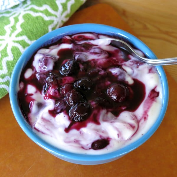 Yogurt with Fresh Blueberry Compote 