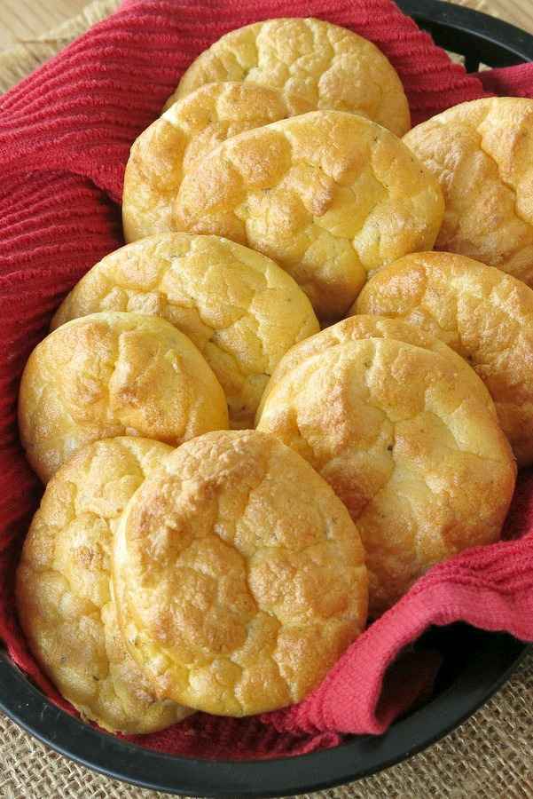 Low-Carb Cloud Bread in a basket.