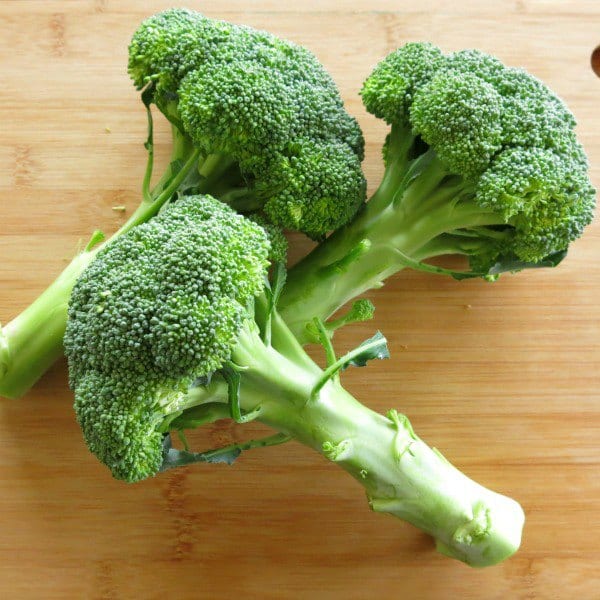 3 heads of broccoli or picture of 1 pound of broccoli