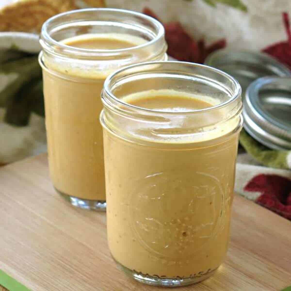 2 Mason Jars with healthy pumpkin sauce.