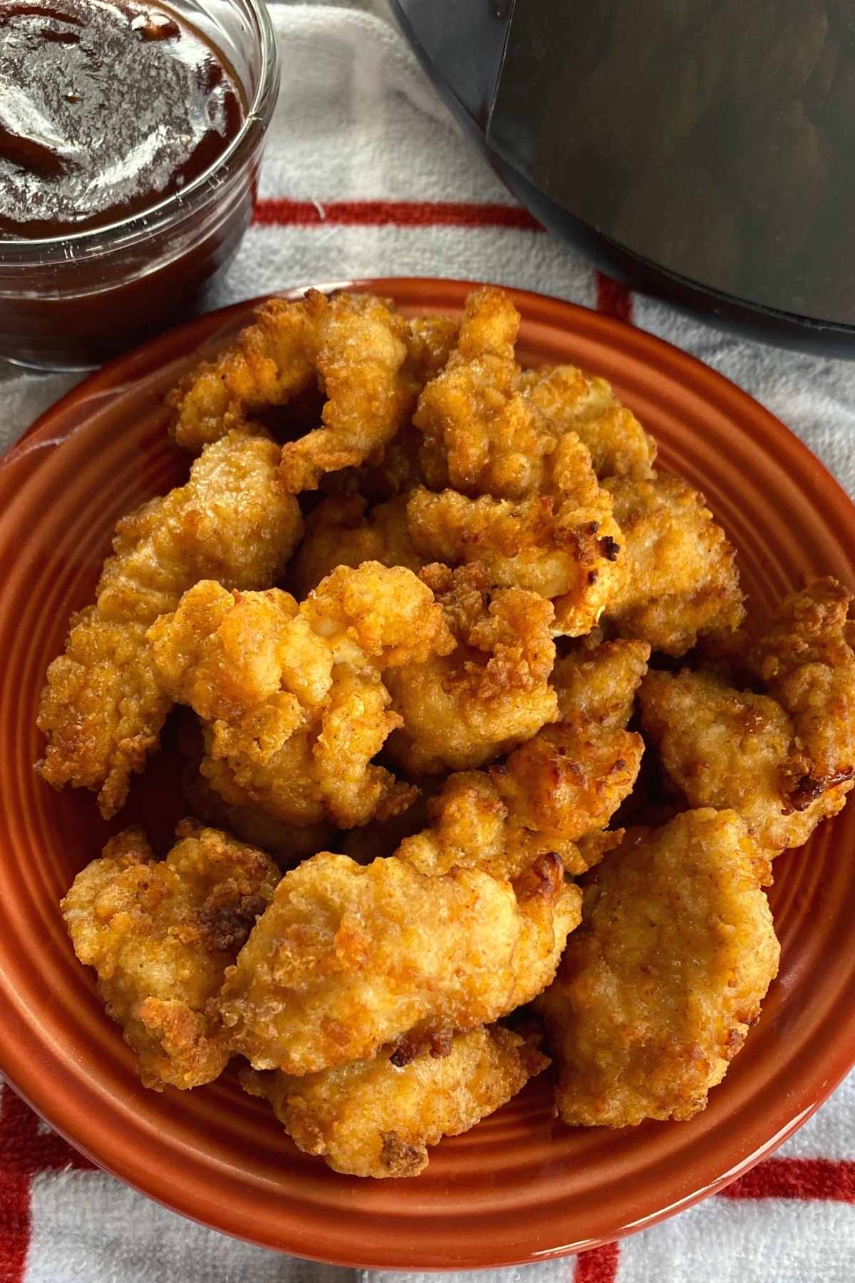 Air fried chicken nuggets on a plate.