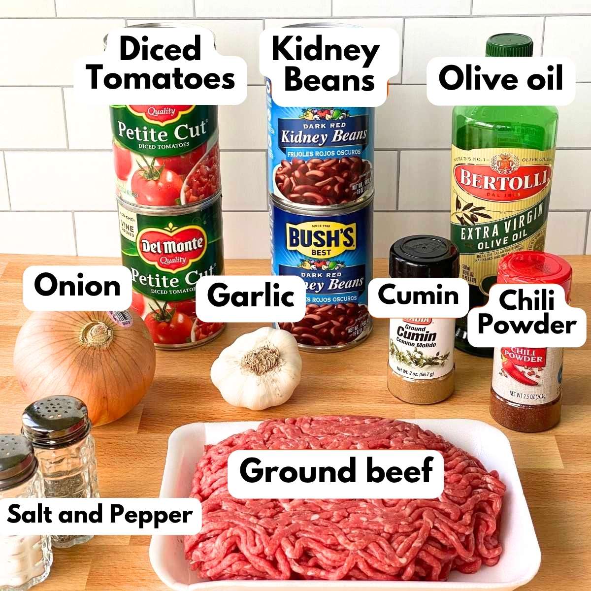Ingredient to make Southern chili recipe: ground beef, 2 cans kidney beans, 2 cans diced tomatoes, onion, garlic, chili powder, cumin, olive oil, salt and pepper.
